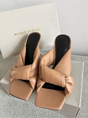 Marc Fisher Taupe Knotted Leather Slide Mules Caramel/Nude